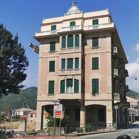 Couette-café Albisola 4*