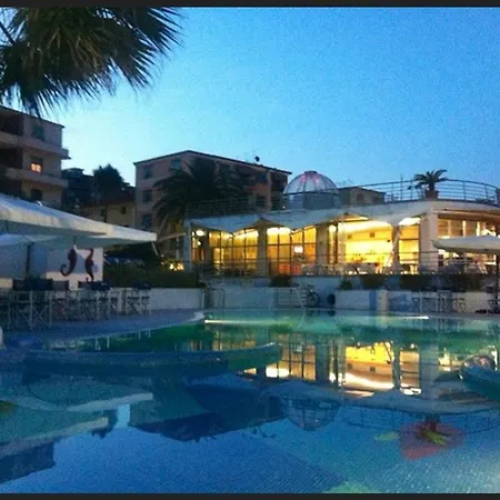 Couette-café Albisola 2*